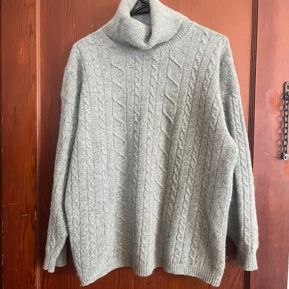 Elegant Gray Cable Knit Turtleneck Sweater with lambswool & angora hair - Picture 1 of 8